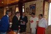 Intercambio de material cultural entre Santiago Macías y el alcalde (presidente de la Cámara Municipal) Carlos Manuel de Oliveira
