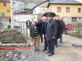 El alcalde, Carlos López Riesco, visitó Villanueva de Valdueza