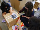 alumnas de Bachillerato Artístico del IES Gil y Carrasco de Ponferrada participan en los talleres plásticos programados en "EstaciónArte"