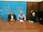 El Ayuntamiento se compromete con la Asociación de lucha contra las falsificaciones a aumentar la vigilancia para evitar que en los mercados de Ponferrada se vendan esos productos