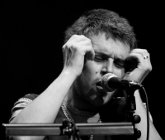 Iván Ferreiro presenta en el Bergidum temas de su último disco, Confesiones de un artista de mierda
