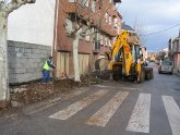 El Ayuntamiento renueva aceras en el barrio de La Placa p
