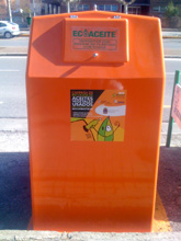 Contenedor naranja p Aceites