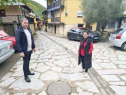 Calle Real Valdecañada Iván Alonso y alcaldesa de Barrio Joaquina Fernández