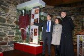 El Alcalde y la Concejala de Cultura junto a Oscar Tahoces