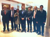 Tomás Abascal y Pablo Antón de Global Events, Susana Téllez (Concejala de Turismo), el alcalde Carlos López Riesco, el portavoz del PSOE, Samuel Folgueral, el asesor técnico Carlos Jovellar y el concejal de Deportes Antonio Atanasio